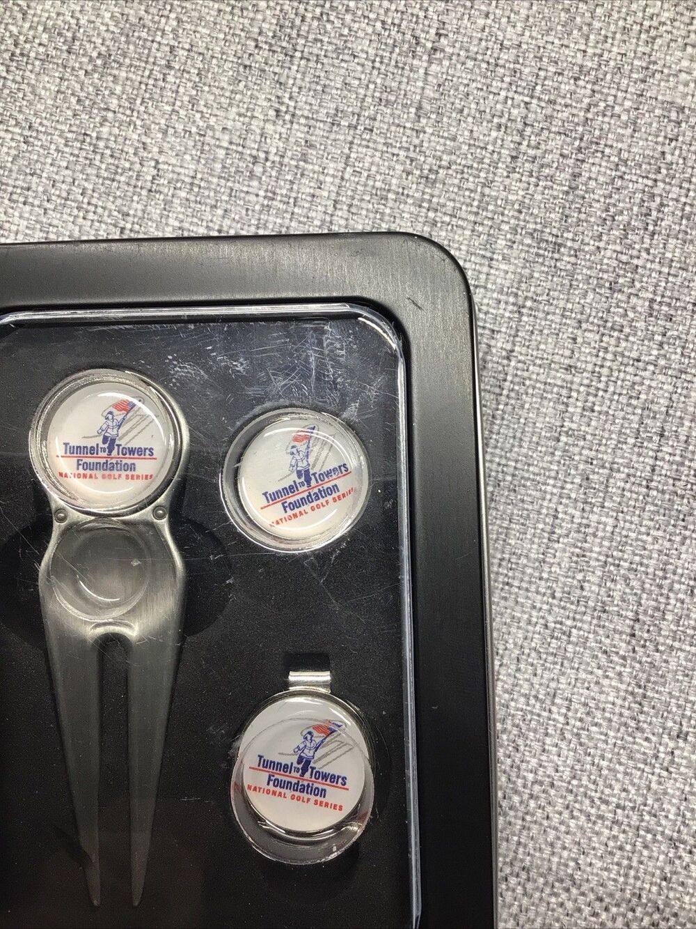 Set Of 3 Tunnel Tower Fundation National Golf Series Ball Markers - Picture 4 of 4